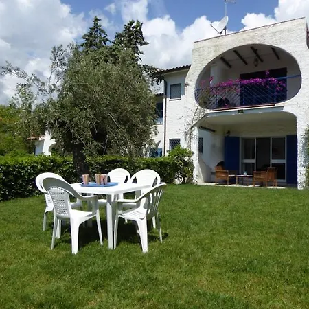 405 - Bellissimo Trilo Con Ampio Giardino E Spiaggia Inclusa Nel Prezzo
