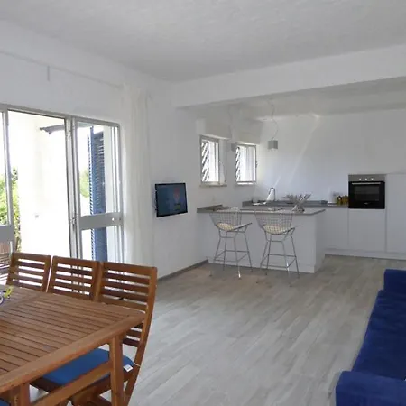 405 - Bellissimo Trilo Con Ampio Giardino E Spiaggia Inclusa Nel Prezzo